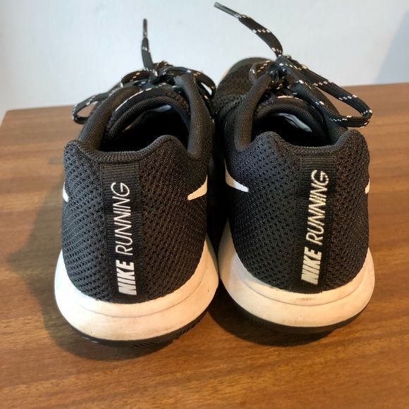 Nike shoes - Picture 3 of 4